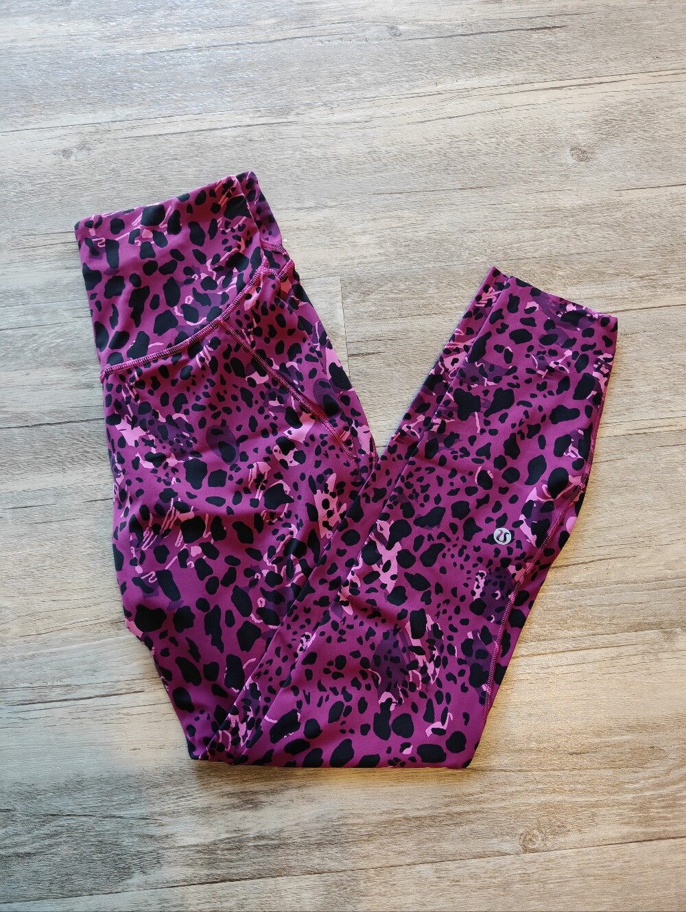 Lululemon Base Pace HR Running Tight 25" Cheetah Camo Magenta Purple Size 4 EUC